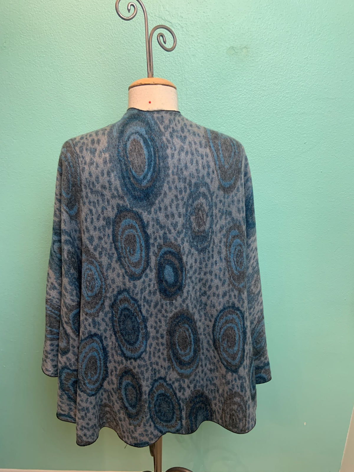 REVERSIBLE CASHMERE SHAWL W/LOOP-RAPTI FASHIONS